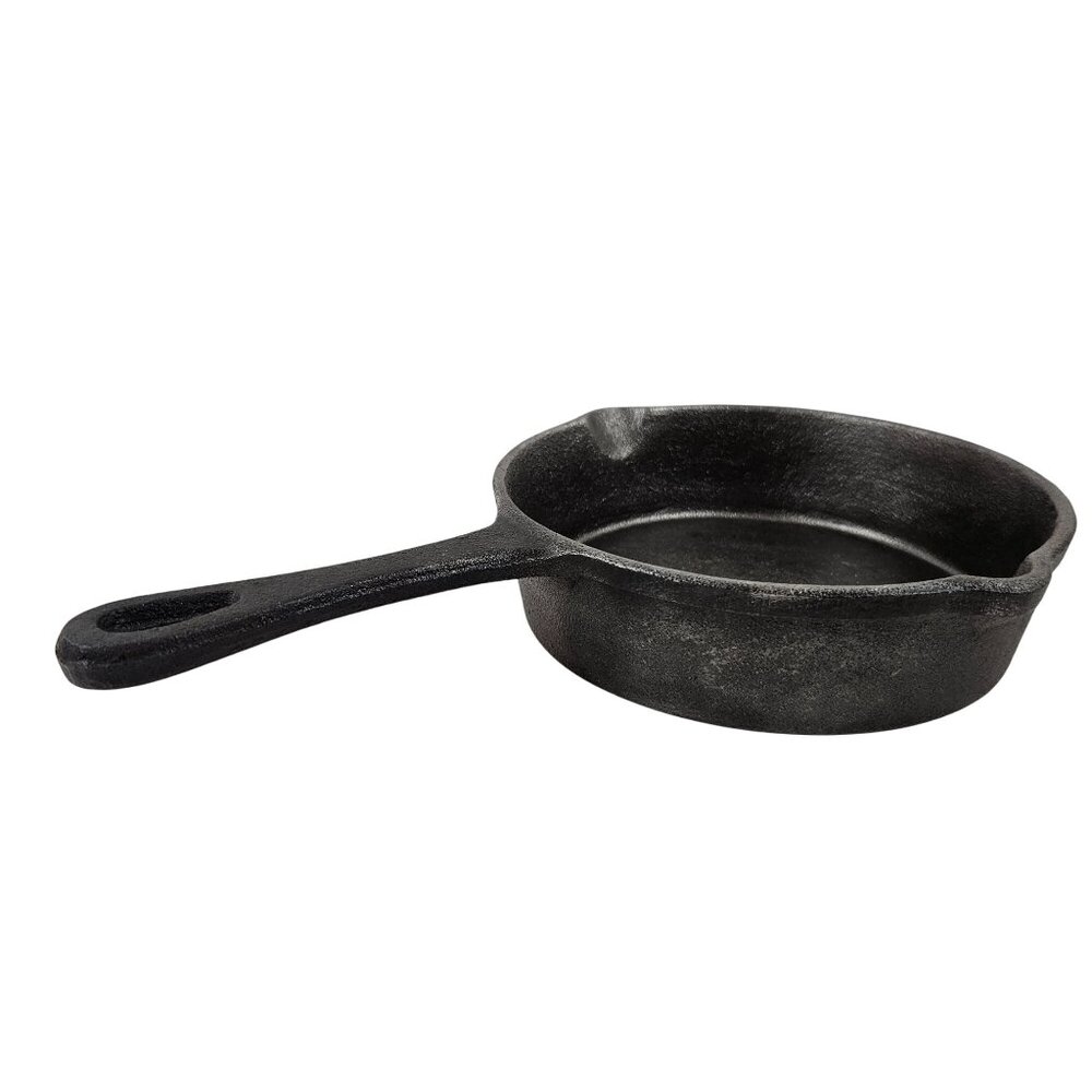 Cast Iron Skillet Double Pour Spout Made In China 6 in Diameter Handle Loop - Picture 9 of 10